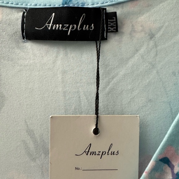 Blue Floral Top XXL - Picture 2 of 3